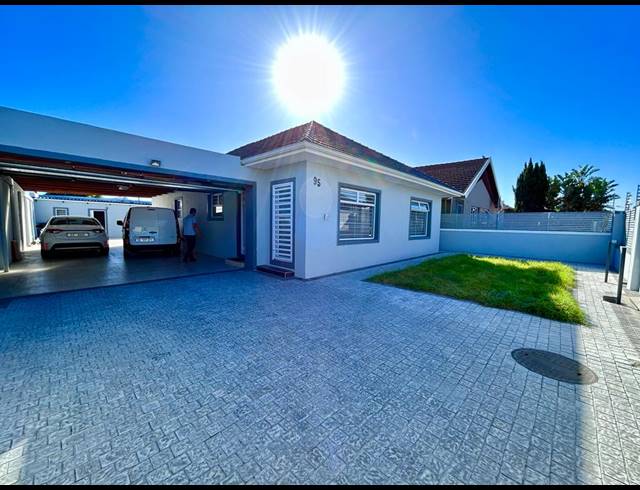4 BEDROOM HOUSE FOR SALE IN CHURCHILL ESTATE